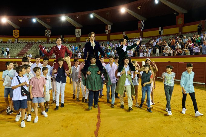 Palos de la Frontera (Huelva) XIII Corrida Pinzoniana con Toros de Domínguez Camacho, David <a href="/DavDeMiranda/">David de Miranda</a> 2orejas y va a la enfermería/sale de ella y 2orejas <a href="/alejandroconque/">Alejandro Conquero</a> Conquero ovación/2orejas y <a href="/EmilioSilveraR/">Emilio Silvera</a> ovación/2orejas <a href="/portaltaurino/">Portal Taurino</a>