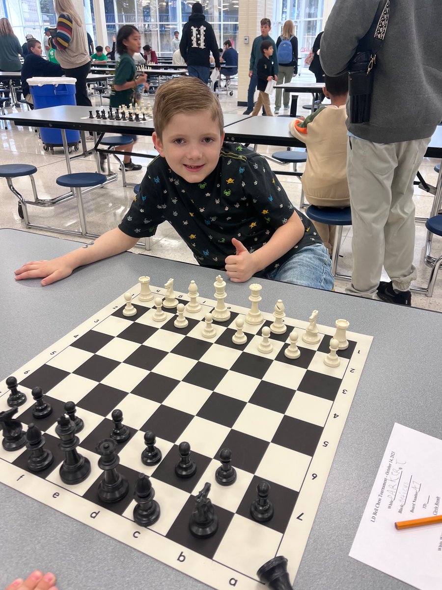 Awesome chess tournament at Bell today hosted by our Chess Club and yummy concessions provided by our Academic Quiz League 👏🏻 👏🏻  Great job! #BELLieve