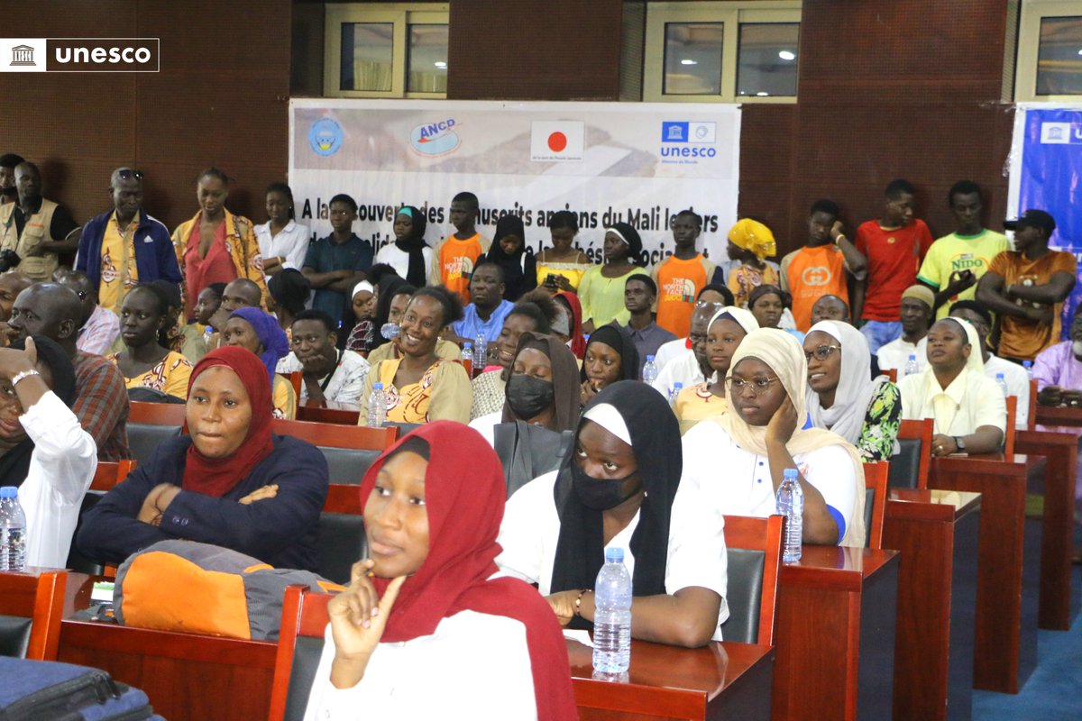 UnescoBamako's tweet photo. Cette campagne d’information et de sensibilisation vise à atteindre plus de 5 000 scolaires et universitaires et plus de 3 millions de maliens dans leurs langues nationales à travers les radios communautaires et des actions citoyennes de proximités pour la sensibilisation. 2/2 https://t.co/Qe70pihW1U
