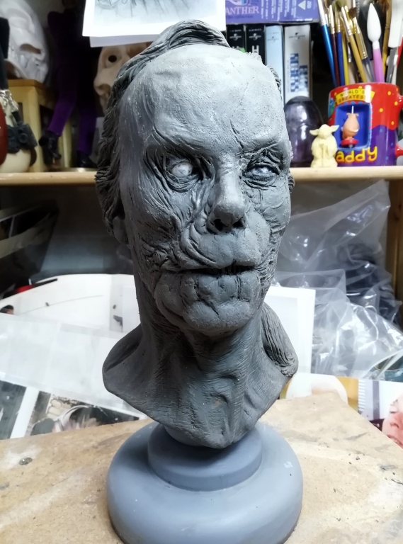 SculptAndDesign's tweet photo. Something creepy finished for the spooky season! 😊
'Verger' ... based on the unforgettable character played by the amazing Gary Oldman from the movie Hannibal (2001) 😊 https://t.co/mPO3oLWCyd