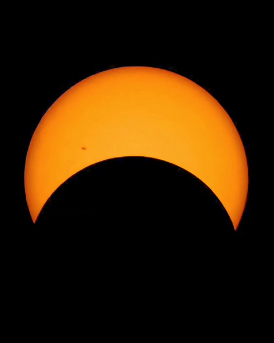 🔴REPORTES🔴 Así fue captado el eclipse solar parcial desde Santo Domingo, República Dominicana. 📷 IG: rafael_mate_ ✅️ Instagram.com/JeanSurielOfic… ➡️ @AgendaClimatica ▶️ YouTube.com/SurielJean