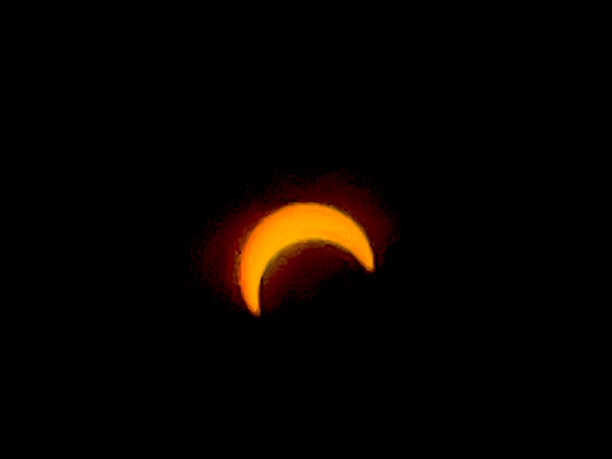 benjaminjjarvis's tweet image. In other #space news. I was able to capture the eclipse with my phone. All thanks to the stranger that let me borrow their eclipse glasses! #Eclipse #EclipseSolar