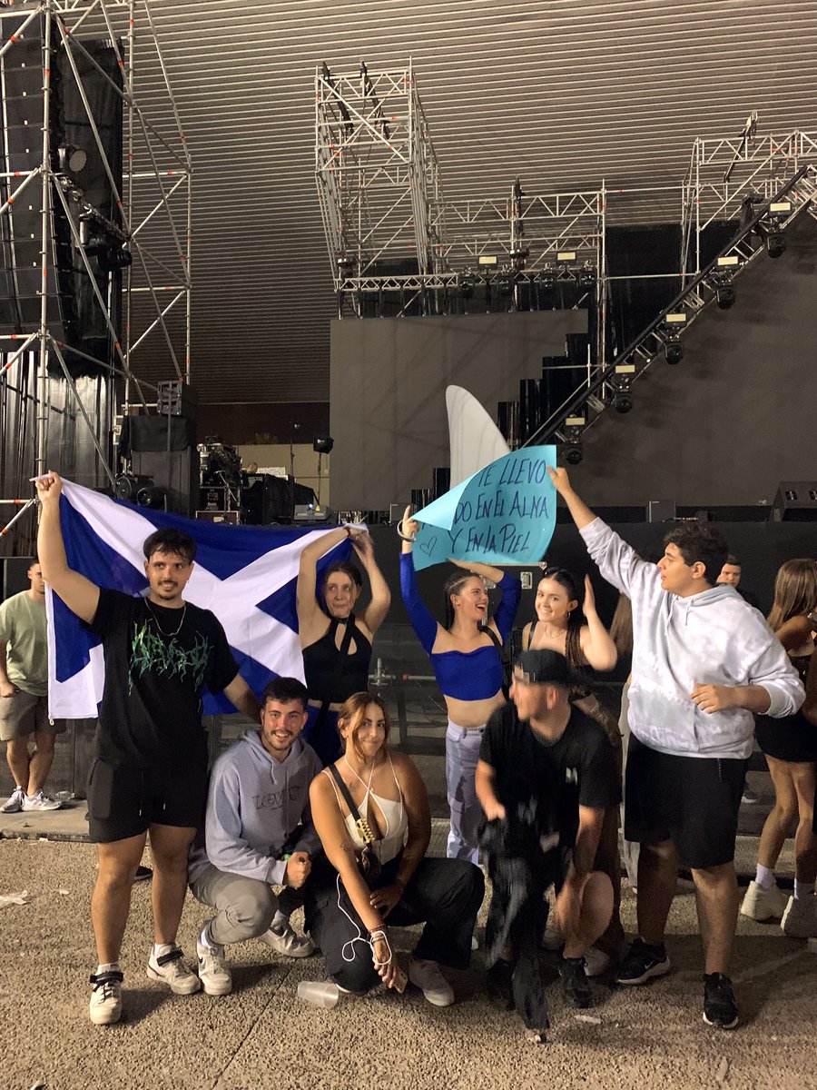 estelamarquezz's tweet photo. una noche inolvidable, pareció un sueño💙🦈 @CruzCafune https://t.co/P9vdsmLwXF