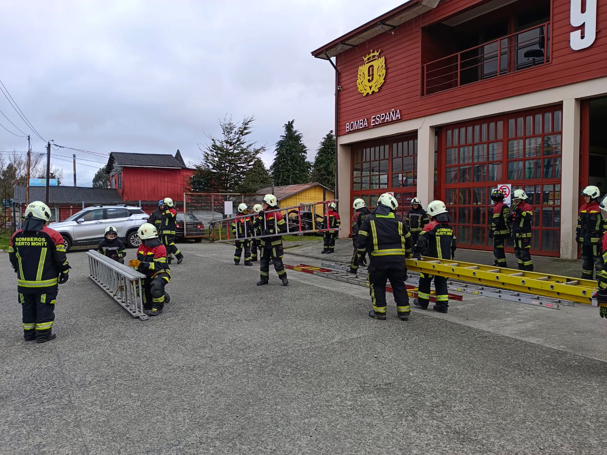20 Bomberos del CB.Puerto Montt realizan el Curso de Escalas para el Control de Incendios. <a href="/ANB_Chile/">Academia Nacional</a> <a href="/consejo10/">Bomberos Consejo Regional  Los Lagos</a>