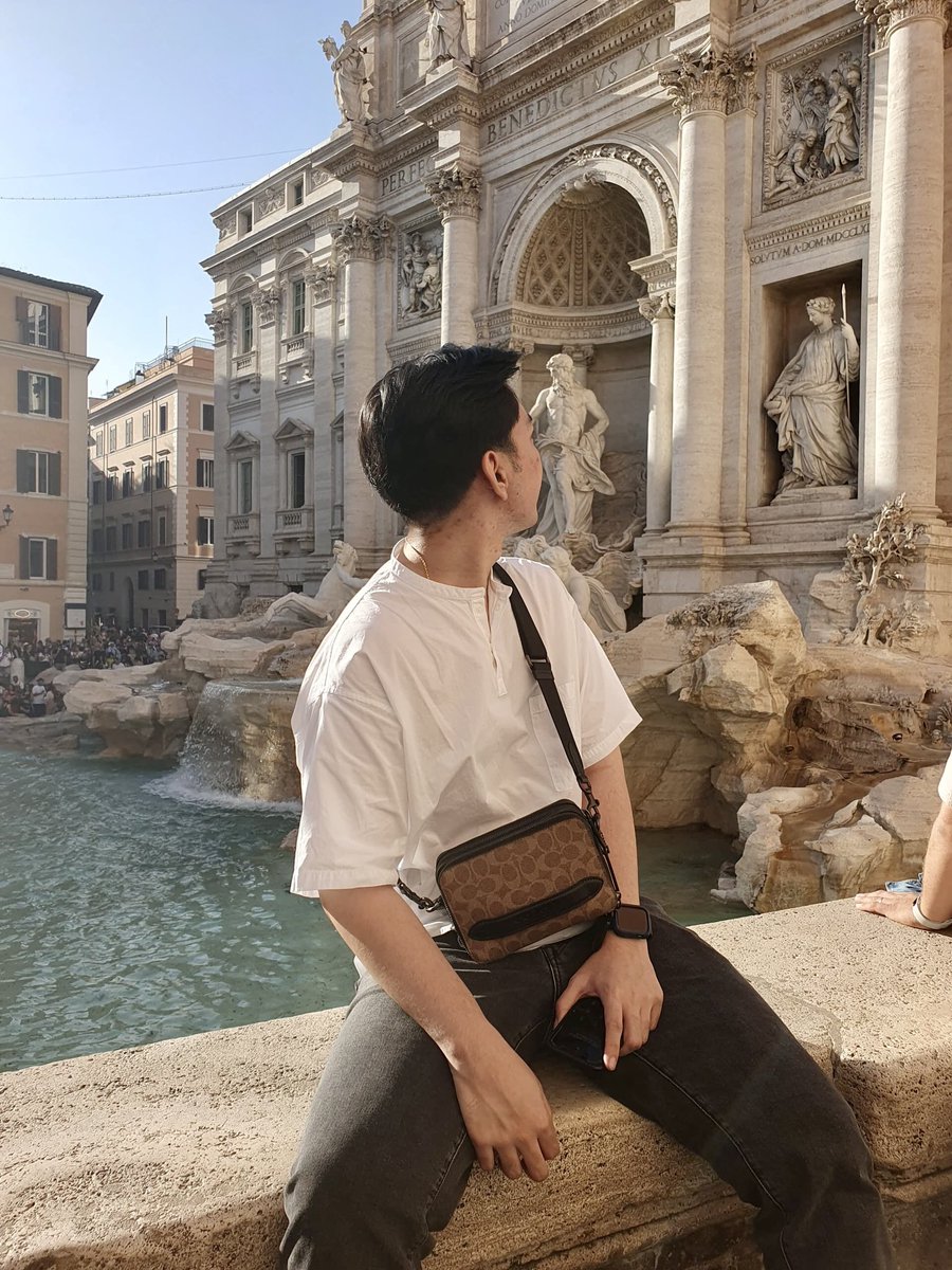 zachary_malcolm's tweet photo. When in Rome, do as romans do.🇮🇹 https://t.co/9k179MoeMe