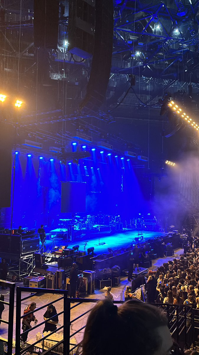 En attente de Louis 🥰 ravie de revenir chez vous <a href="/Accor_Arena/">Accor Arena</a> ♥️💃🏻