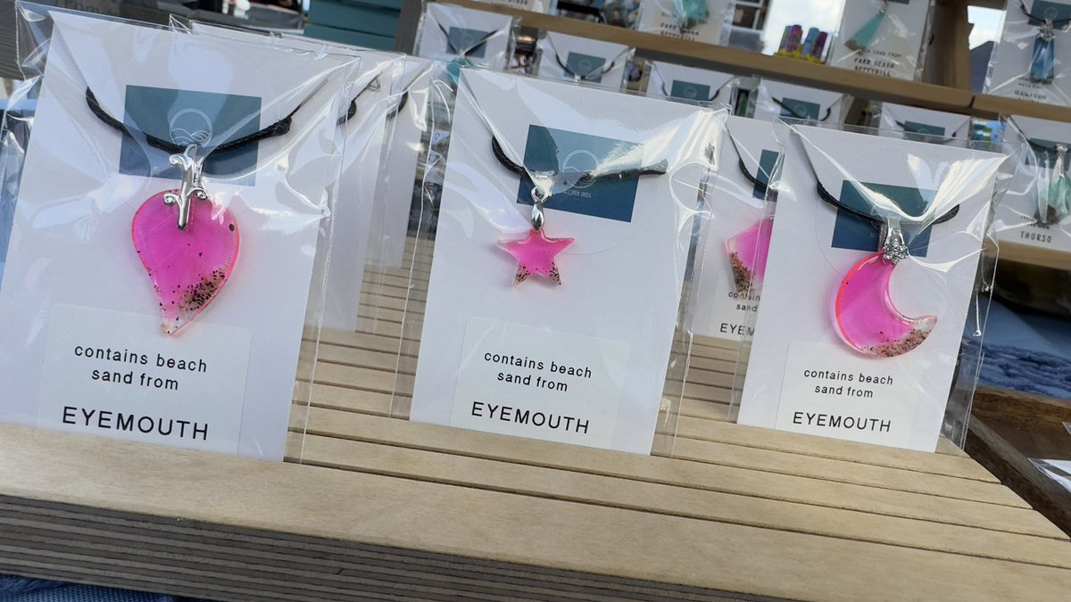 ScottishSands's tweet photo. Tomorrow we’re back at #Chatelherault
We’ll be at our usual stall with our thermal undies oan cos it’s gonnae be cauld!🥶 
Pieces will include #StAndrews #Eyemouth #StNinians &amp; #RubyBay
Market on from 10-4pm - come along to Scotlands Biggest &amp; Best Sunday.
#CraftBizParty #MHHSBD https://t.co/Jv0KB8QKGu