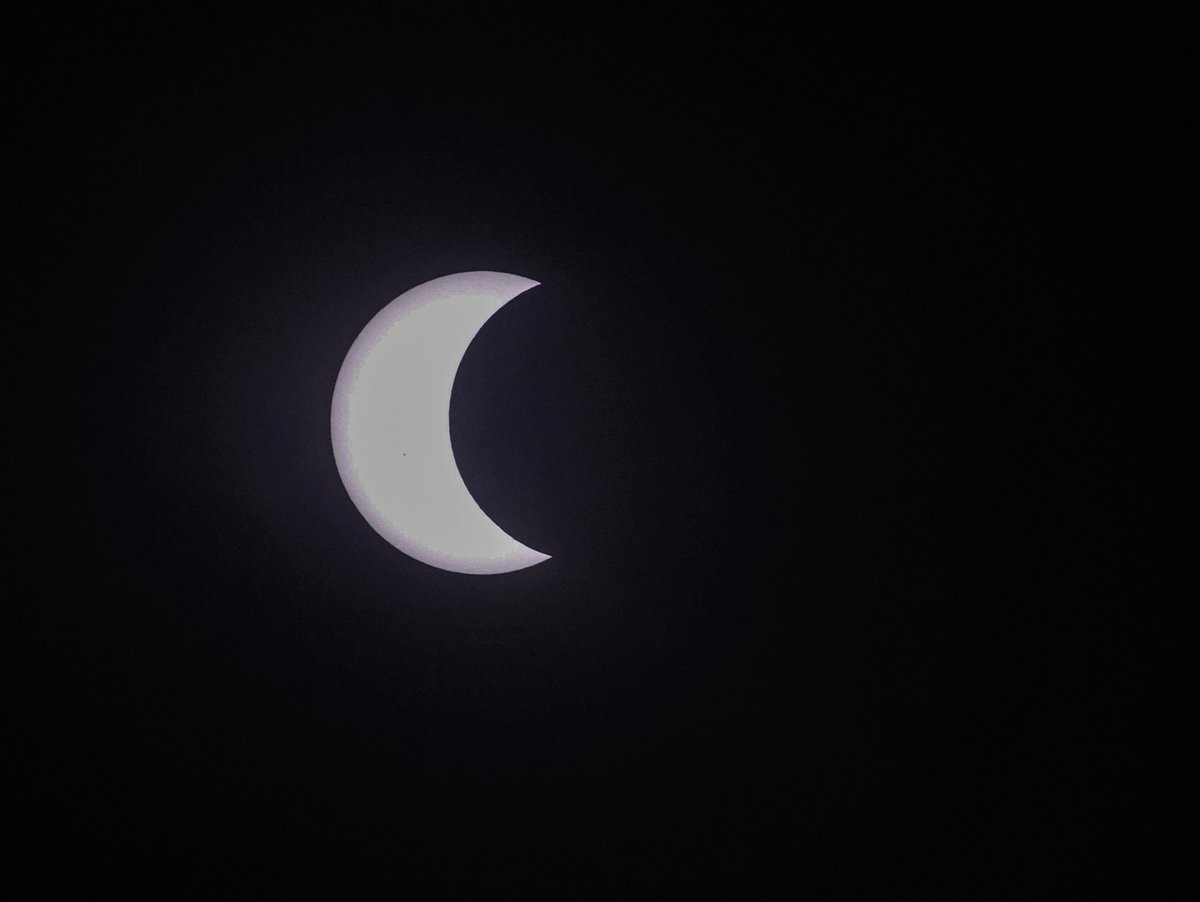 tkoneill11's tweet photo. Partial solar eclipse photographed from North Port, Florida at 1:08 pm on Saturday, October 14, 2023, looking to the southeast. Photographed with a 600mm lens with a shutter speed of 1/2000 of a second at F 11 through a Temu Solar Filter. 

Photo by Tom O'Neill https://t.co/u83FKNMH6U