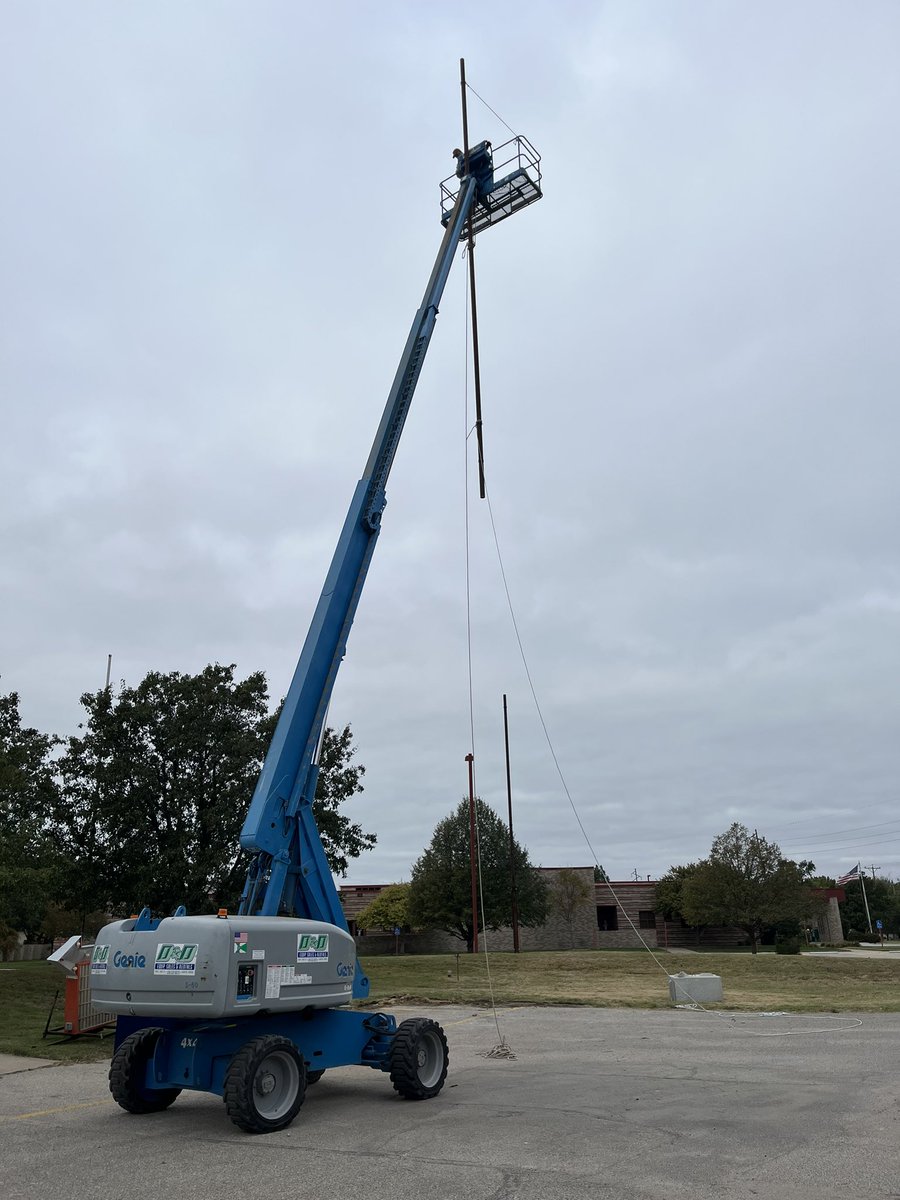AbilityPoint_'s tweet photo. Working on the tallest tree in Kansas https://t.co/pe4ZUNrF7x