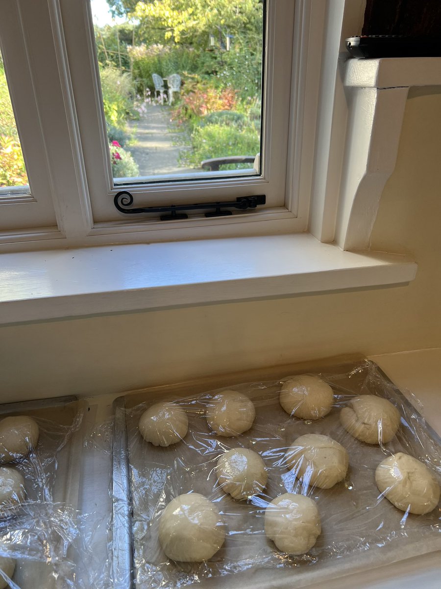 FelicityKnowls's tweet photo. Spent the day #baking away with @ChrisW_illumina at Mrs Portly’s. Thanks @LindaDuffin for such an enjoyable day. The freezer is full of tasty treats now! https://t.co/gOP40ybaGM