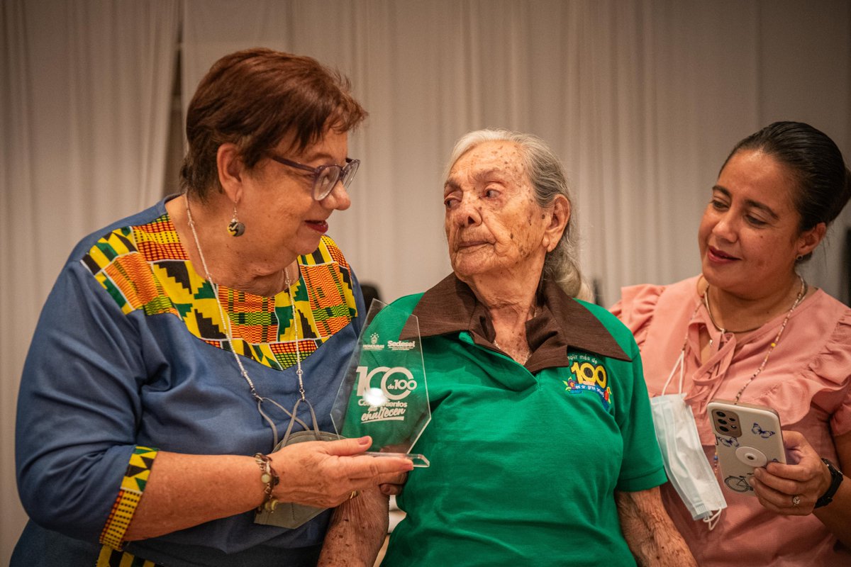 Sedesolhn's tweet photo. El evento fue impulsado y acompañado por el diputado del @Congreso_HND, @BartoloFuentes, la Designada Presidencial, @Doris_Gutierrez, la Directora General de Adulto Mayor #DIGAM, Sandra Zambrano y el Director del @inadihn, @dieginsa. https://t.co/8YS6Nwsw0L
