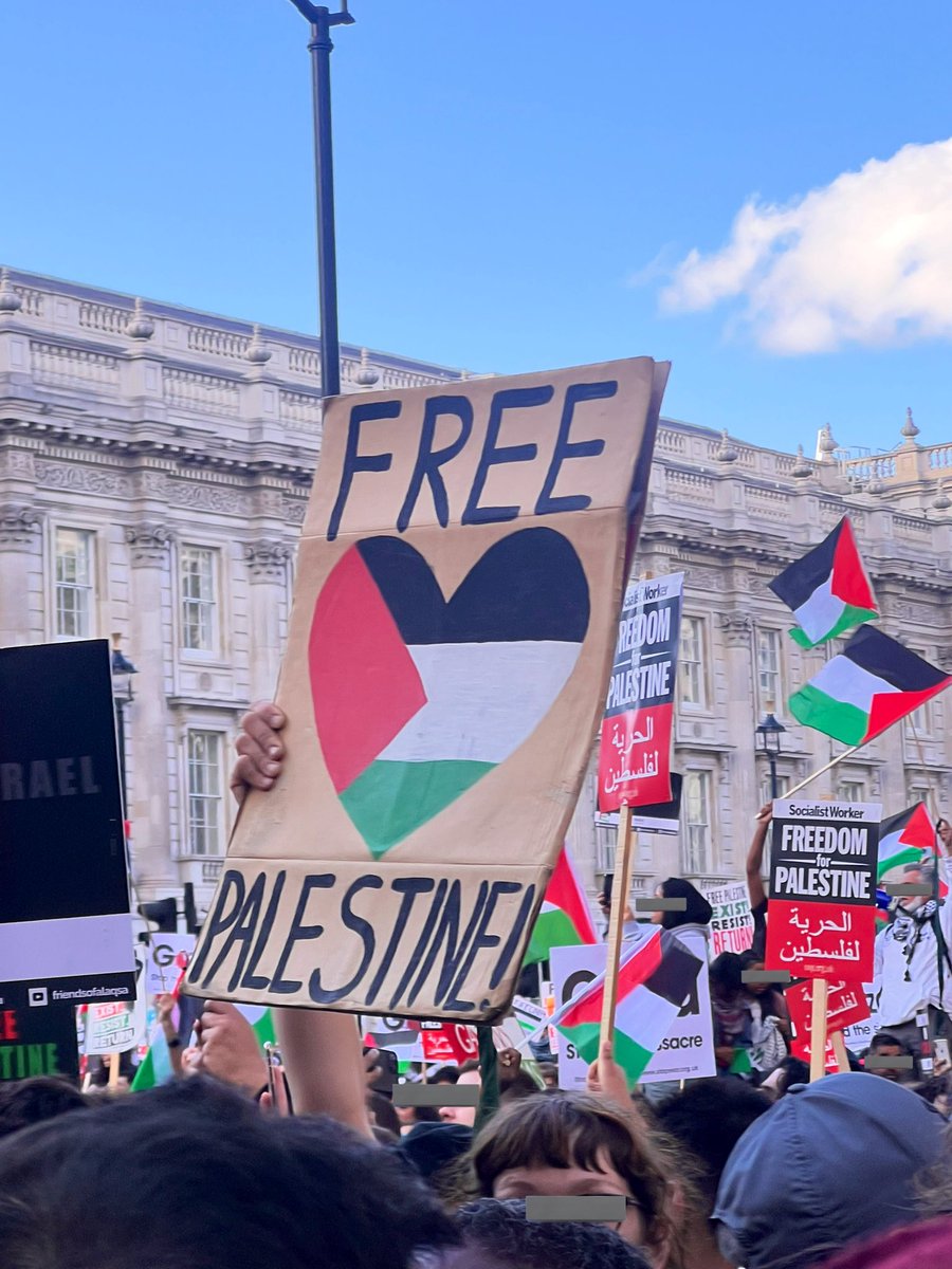 tnyhearts's tweet photo. london today. May Allah protect the people of Palestine https://t.co/3VBzALoGqS