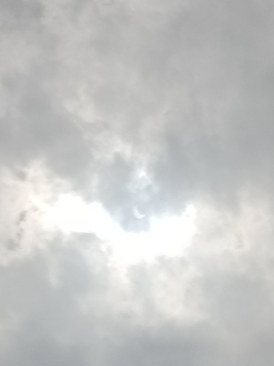 milu188's tweet photo. Desde mi casa, San Luis #Eclipse @hombredeltiempo https://t.co/WOGEvugU0i