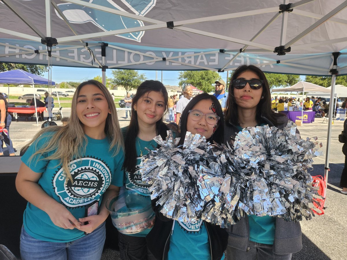 SOAR_LINC_NHS's tweet photo. #AliefProudDay with SOAR/LINC/PEP and @AliefWellness #goodstuff #AliefGraduates #VamosSOARLINC @SOAR_NHS @AliefECHS https://t.co/ujbpRIkMMx