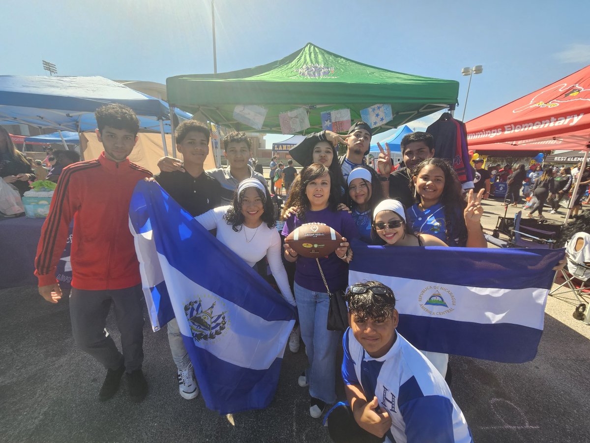 SOAR_LINC_NHS's tweet photo. Way to go Ms. Lopez ... a @CFBPlayoff Houston loves teacher winner! #AliefProudDay with SOAR/LINC/PEP and @AliefWellness #goodstuff #AliefGraduates #VamosSOARLINC @SOAR_NHS https://t.co/1sYG5QO5x1