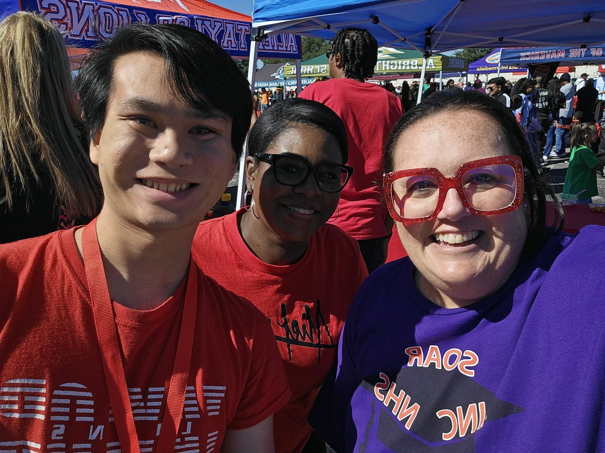 SOAR_LINC_NHS's tweet photo. #AliefProudDay with SOAR/LINC/PEP and @AliefWellness #goodstuff #AliefGraduates #VamosSOARLINC @SOAR_NHS https://t.co/3aSkCkEDrk
