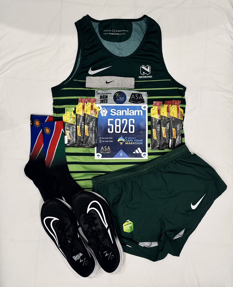 The mandatory pre-race flat lay!
Ready for #RaceDay!

#SanlamCapeTownMarathon | @CTMarathon | #AbbottWMM | #RoadToCTMarathon | #RunChat