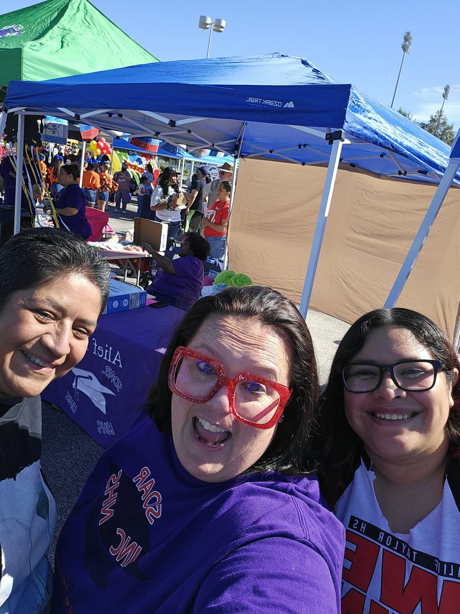 SOAR_LINC_NHS's tweet photo. #AliefProudDay with SOAR/LINC/PEP and @AliefWellness #goodstuff #AliefGraduates #VamosSOARLINC @SOAR_NHS https://t.co/6VvZ8mSPeK