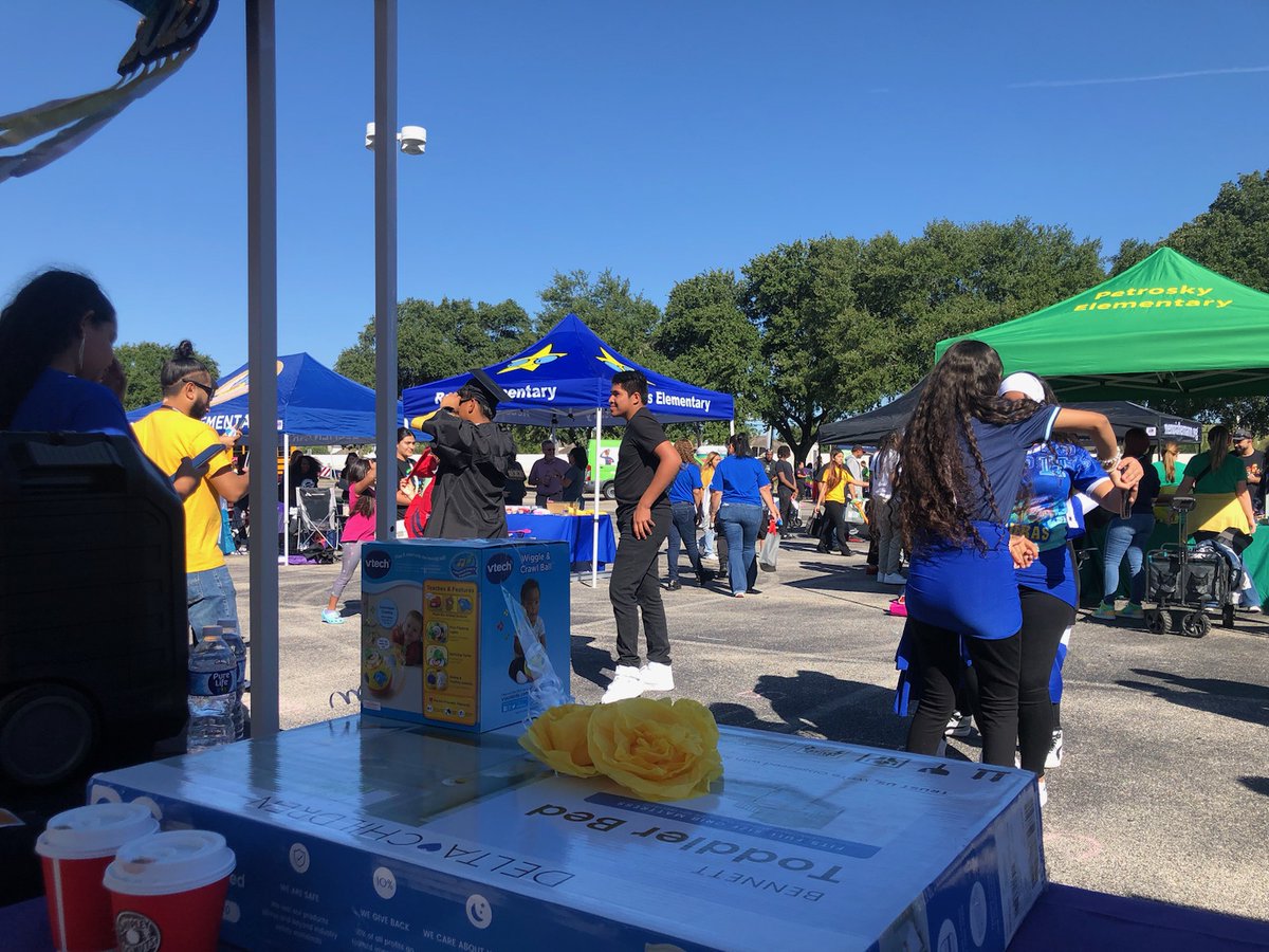 SOAR_LINC_NHS's tweet photo. #AliefProudDay with SOAR/LINC/PEP and @AliefWellness #goodstuff #AliefGraduates #VamosSOARLINC @SOAR_NHS https://t.co/6VvZ8mSPeK