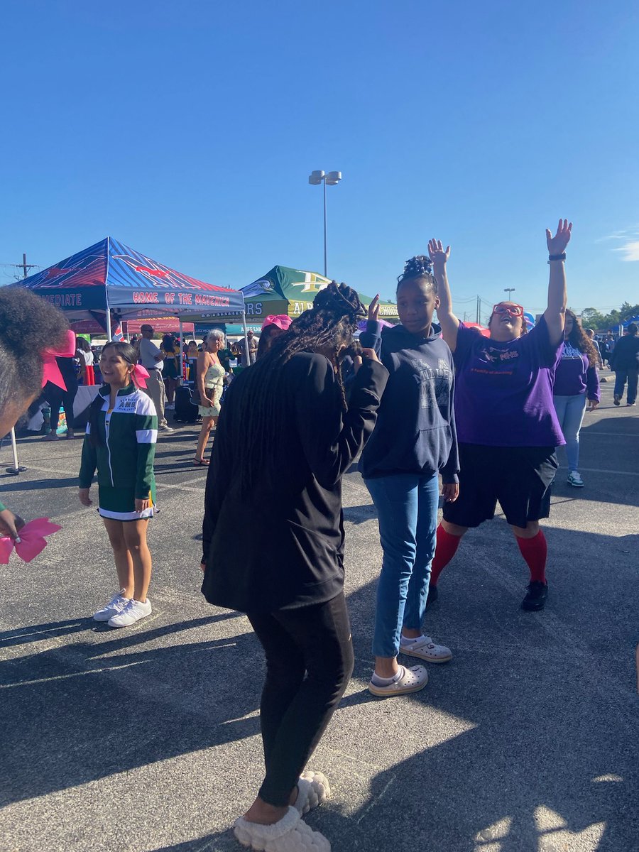 SOAR_LINC_NHS's tweet photo. #AliefProudDay with SOAR/LINC/PEP and @AliefWellness #goodstuff #AliefGraduates #VamosSOARLINC @SOAR_NHS https://t.co/6VvZ8mSPeK