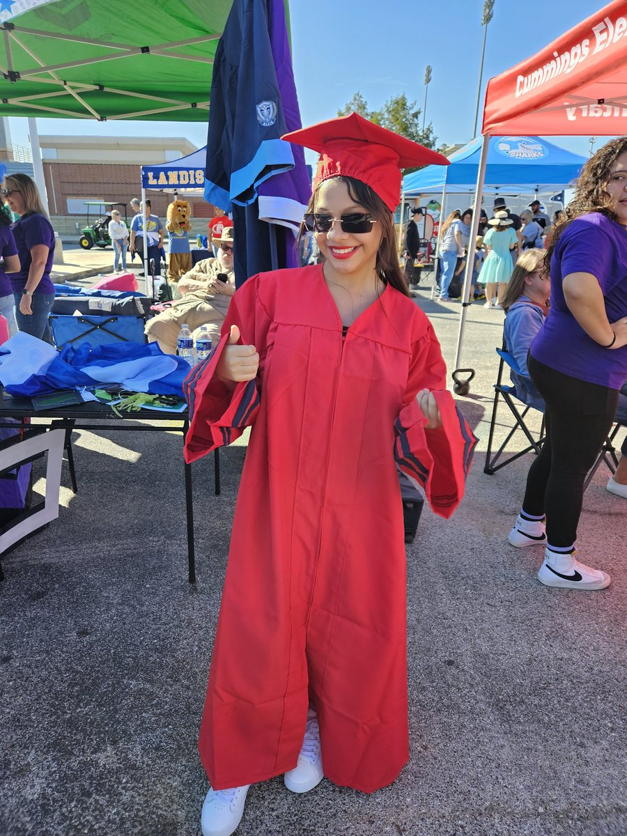 SOAR_LINC_NHS's tweet photo. #AliefProudDay with SOAR/LINC/PEP and @AliefWellness #goodstuff #AliefGraduates #VamosSOARLINC @SOAR_NHS https://t.co/GxYHkpFe9H