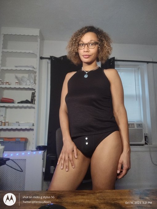 Good afternoon, friends. 🖤 https://t.co/eFpjXLCH8F