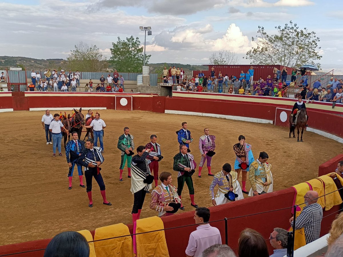 MarketingToros's tweet photo. Brea de Tajo (Madrid) 14/10/2023. Final del certamen de novilladas del sureste de la Comunidad de Madrid. Novillos de Saltillo. Se dejaron torear pero saliendo con las caras por arriba.

El Mene se alzó ganador del certamen con todo merecimiento. https://t.co/twEuVQ9dPF