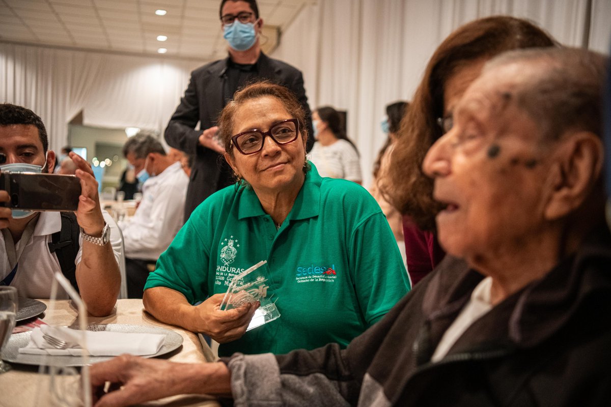 Sedesolhn's tweet photo. El evento fue impulsado y acompañado por el diputado del @Congreso_HND, @BartoloFuentes, la Designada Presidencial, @Doris_Gutierrez, la Directora General de Adulto Mayor #DIGAM, Sandra Zambrano y el Director del @inadihn, @dieginsa. https://t.co/8YS6Nwsw0L