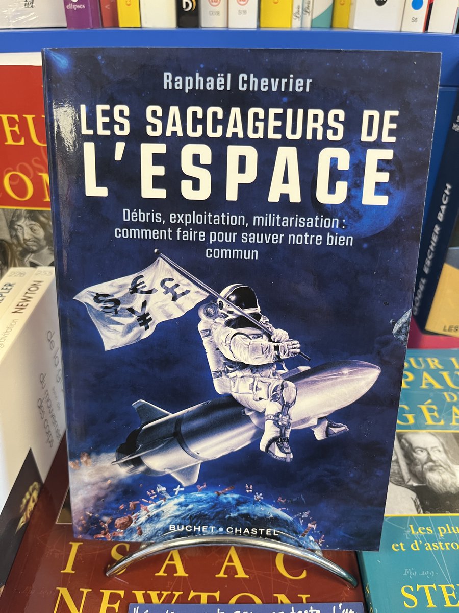 bossard_joris's tweet photo. Voici mes 2 coups de cœur de cette semaine au @BLibrairie à @CaenOfficiel 😊😊😊

"Les saccageurs de l’espace", écrit par @rchevrier et qui est édité par Éditions @buchetchastel. 

"La rencontre des astéroïdes", écrit par #PatrickMichel, préfacé par l’astronaute français @astro_JFrancois et qui est édité par Editions @OdileJacob.

Ces 2 livres sont actuellement disponibles dans cette Libraire caennaise😉😉😉