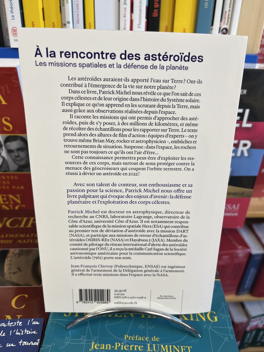 bossard_joris's tweet photo. Voici mes 2 coups de cœur de cette semaine au @BLibrairie à @CaenOfficiel 😊😊😊

"Les saccageurs de l’espace", écrit par @rchevrier et qui est édité par Éditions @buchetchastel. 

"La rencontre des astéroïdes", écrit par #PatrickMichel, préfacé par l’astronaute français @astro_JFrancois et qui est édité par Editions @OdileJacob.

Ces 2 livres sont actuellement disponibles dans cette Libraire caennaise😉😉😉