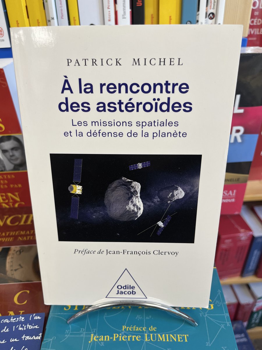 bossard_joris's tweet photo. Voici mes 2 coups de cœur de cette semaine au @BLibrairie à @CaenOfficiel 😊😊😊

"Les saccageurs de l’espace", écrit par @rchevrier et qui est édité par Éditions @buchetchastel. 

"La rencontre des astéroïdes", écrit par #PatrickMichel, préfacé par l’astronaute français @astro_JFrancois et qui est édité par Editions @OdileJacob.

Ces 2 livres sont actuellement disponibles dans cette Libraire caennaise😉😉😉