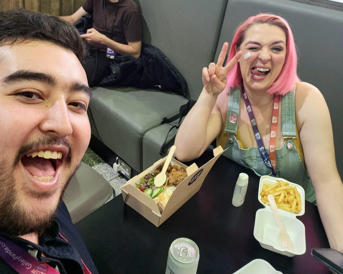 LoneW0lfe007's tweet photo. Awesome day at EGX! Met some amazing people today like the wonderful @GTGVicki , @Eeowna , @heckin_flop , @Jarvdusa and Gemma of @RawFury and more! 🥳 https://t.co/Le6XqBQjIs