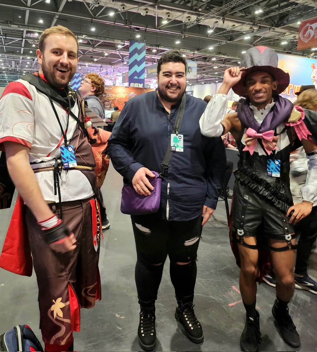 LoneW0lfe007's tweet photo. Awesome day at EGX! Met some amazing people today like the wonderful @GTGVicki , @Eeowna , @heckin_flop , @Jarvdusa and Gemma of @RawFury and more! 🥳 https://t.co/Le6XqBQjIs