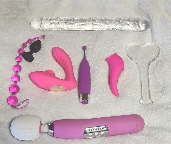 What would you have me use on my little body?? #sugarbaby #camming #NSFW #sugardaddy https://t.co/lx<a href="/tag/sugarbaby"class="tags"><span>#sugarbaby</span></a><a href="/tag/nsfw"class="tags"><span>#nsfw</span></a><a href="/tag/sugardaddy"class="tags"><span>#sugardaddy</span></a><a href="/tag/camming"class="tags"><span>#camming</span></a>