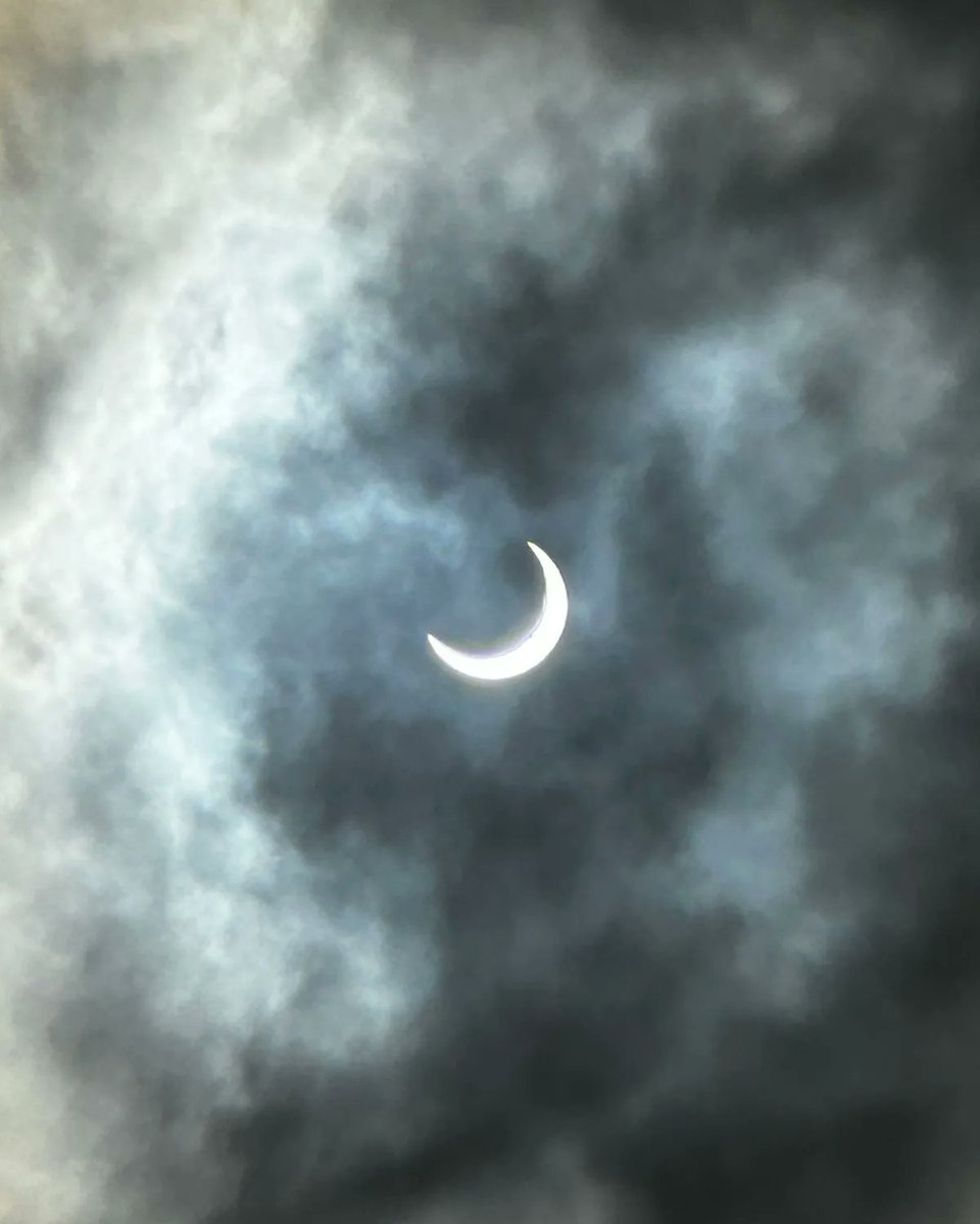 GuaTeSostenible's tweet photo. #EclipseGT - Así se vio el eclipse en Ciudad de Guatemala. ¿Lograste verlo? 😎

Fotos @hugobrock &amp; @reast.illustration 

#GuateSostenible https://t.co/2lFcgmxpZE