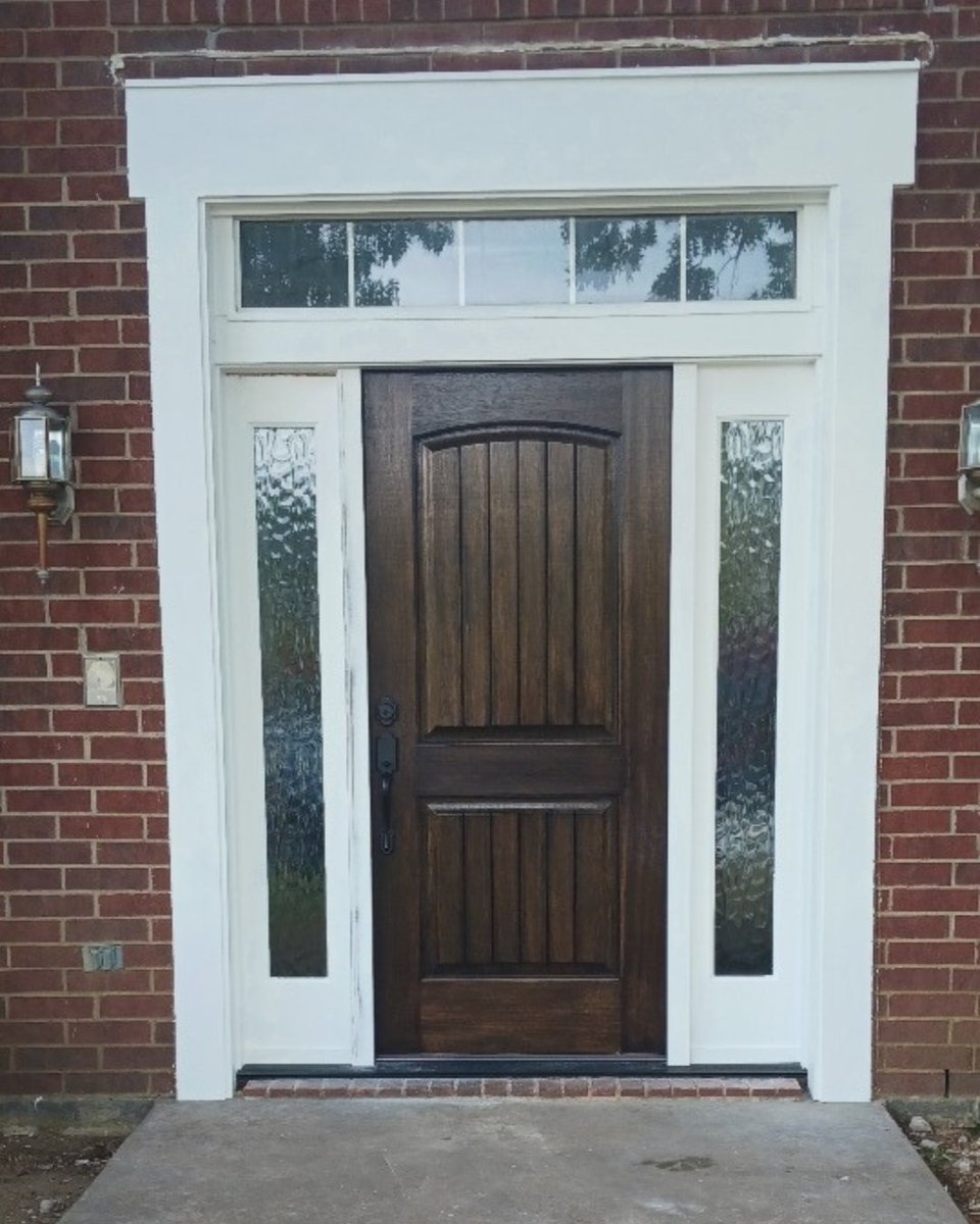 SurplusTx's tweet image. First impressions matter. ✊ The front door sets the tone for the entire home! 

✨ Upgrade your home's curb appeal with a brand-new front door. Browse our wide selection of styles and materials today, and get a free estimate for your new door.