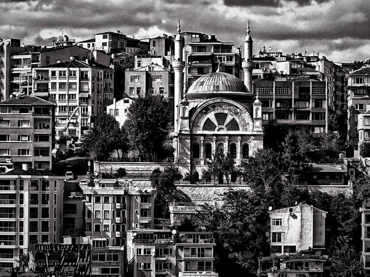 Cihangir Mosque

The views of #istanbul #turkey from the #celebritybeyond were absolutely remarkable. 

#istanbul🇹🇷 #bnw #bw #mono #blackandwhitephotography #travel #travellingthroughtheworld #traveltheworld #blackandwhite #cruisephotography #travelphotog…