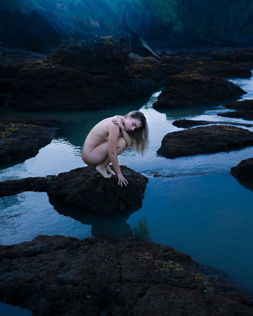maiskaya__a's tweet photo. Good night🥀
My work «Rebirth» is live now on @SuperRare💎
#NUDExSR https://t.co/bZU4wTe4tP