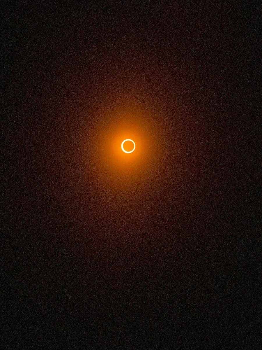 _RobledoJM's tweet photo. ¡¡¡El anillo de fuego!!!! ¡Impresionante! ¡Mertzon, TX!
#Eclipse2023 #FiestaAstronómica  #EclipseSolar #EclipseAnular #Durango 🌒 #EclipseDurango #14Oct2023 🌞🌕🌑 https://t.co/Nu6IWPF0I0