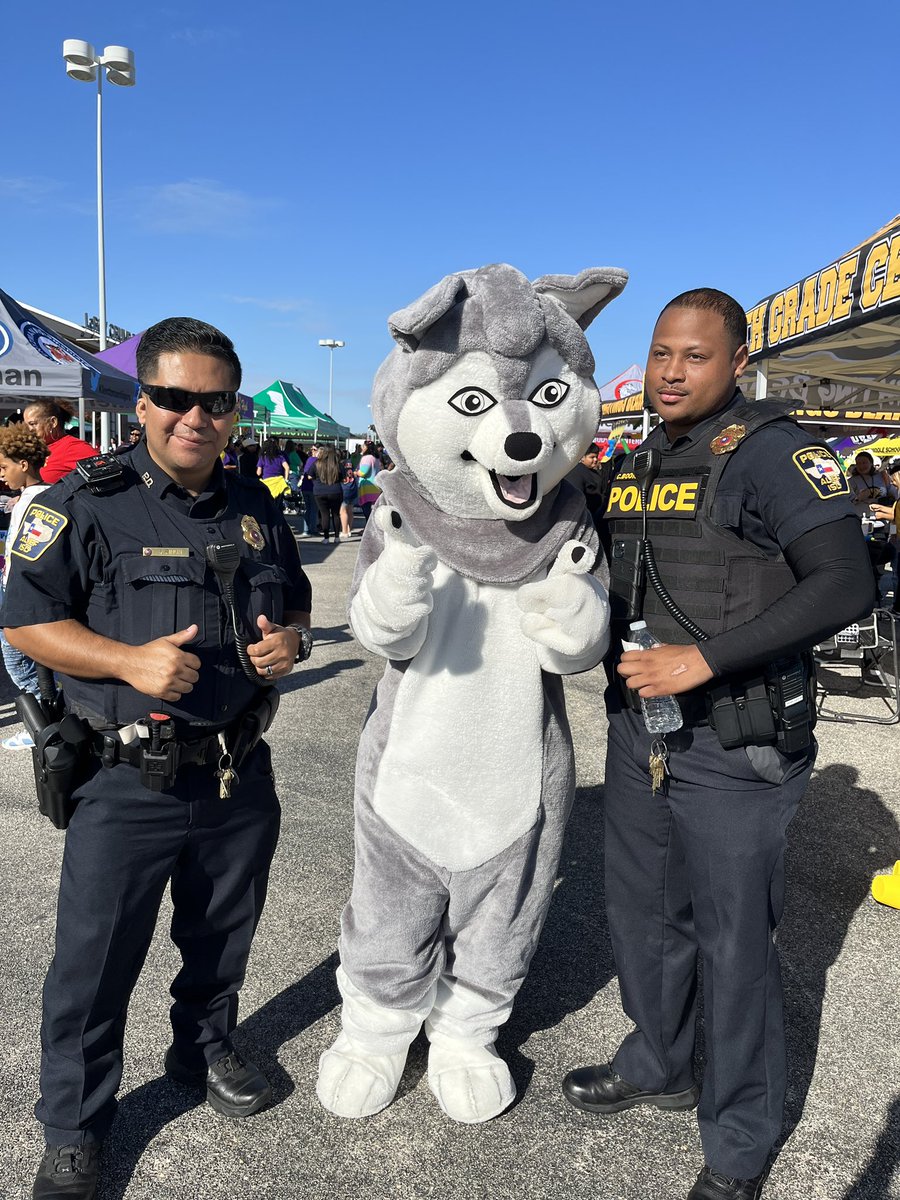 Hero the Husky making rounds at #AliefProudDay! <a href="/AliefWellness/">Alief ISD Physical Education and Health</a>