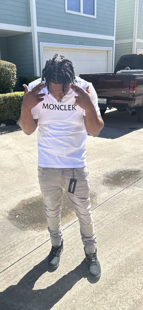 GloBoy5700's tweet photo. i grew up fast i was thuggin young ™️
#TM4L
#LongLiveDemMembers https://t.co/ylFrr0KL3q