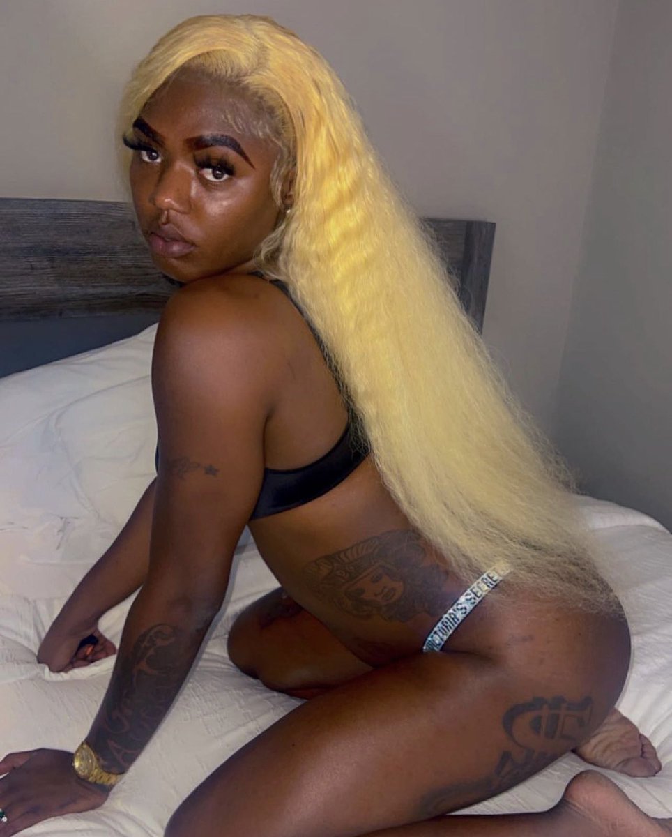 theeLsbarbiee's tweet photo. Whatchu sucking’ first these lips 👄 or this 🍑❓ https://t.co/lO3k7eP13I