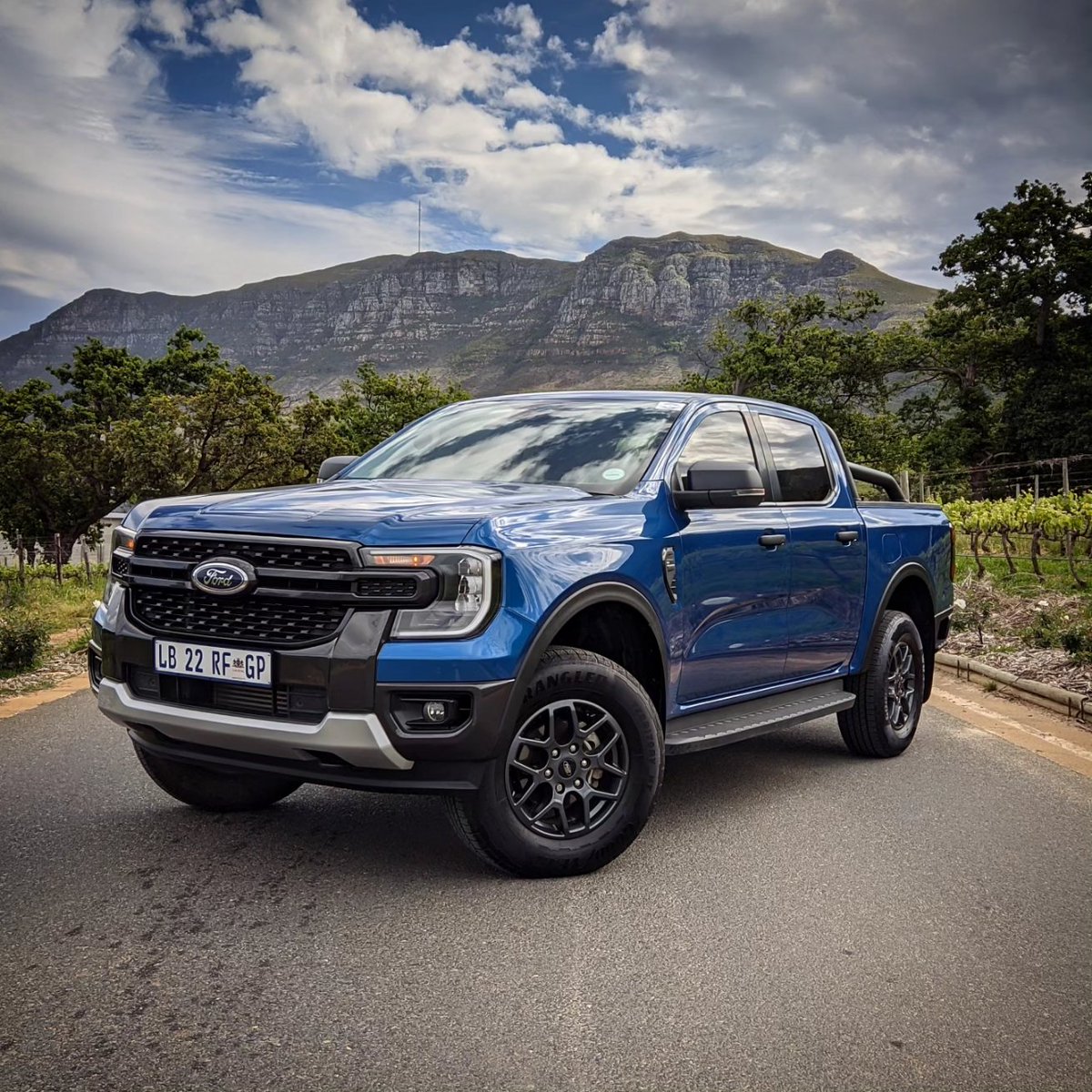 TechnoBokMedia's tweet image. Spending some time with the mighty @FordSouthAfrica Ford Ranger XLT. Powered by an efficient 2.0L Bi-Turbo Diesel motor. It had the #Tech, and it has the prowess both on and off-road to back things up! Pricing for the XLT starts at R632,000.
.
.
#BuiltFordTough 
#NewFordRanger