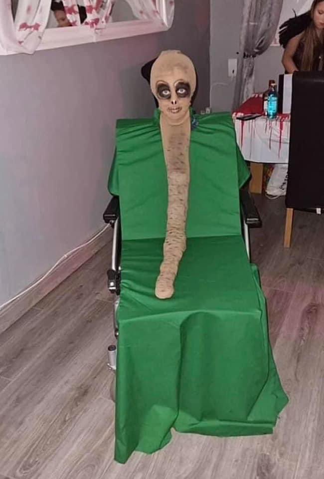 “ya ni te disfraces, se canceló la peda”
yo: