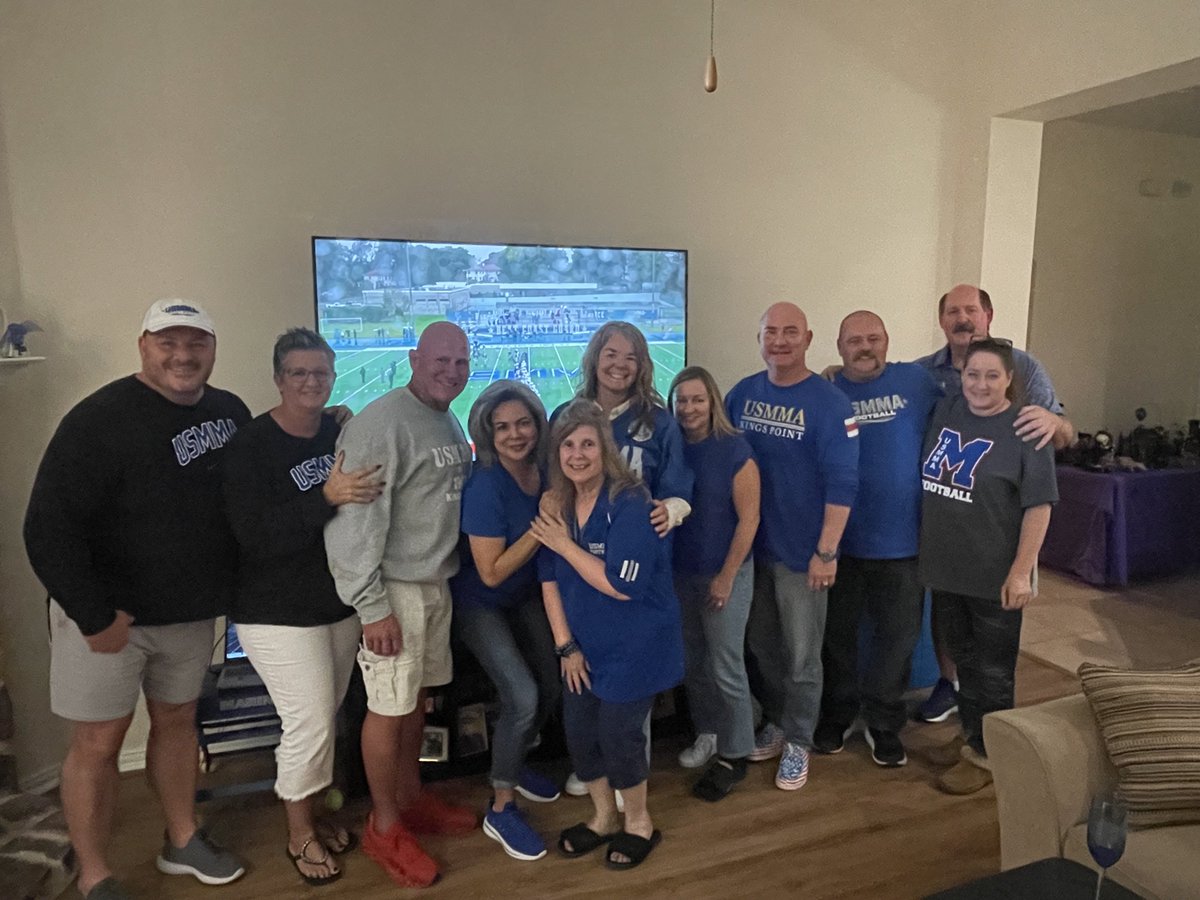 #USMMAFootball When you retire to TX you host the parents of your Dallas area Ballers! 24,88,19,9,14,56,7. Big W! #Brotherhood #Zinging #OnIt #toop77