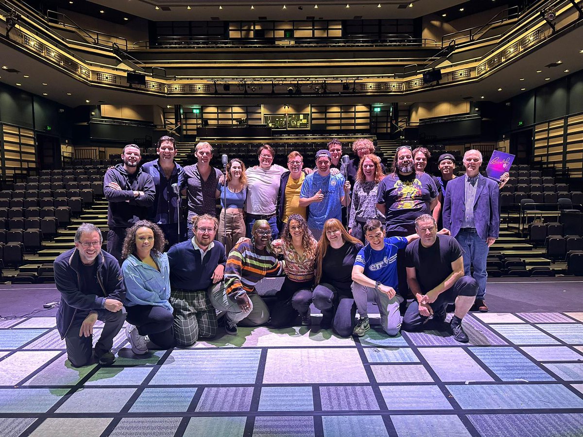 Well, 🎶That'll Be The Day!! 🎶 Pre show 📸 before our last show @thehawthcrawley Last show of the 🇬🇧 tour 2023. Time to Rave On one more time!! Thank you everyone on the UK tour & our amazing audiences. @BuddyTheMusical #teamBuddy 👓🎸🎉👏