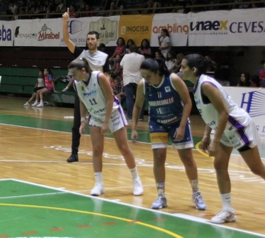 CPMiralvalle's tweet photo. 🏀 FINAL DEL PARTIDO
LA 2° VICTORIA YA ESTÁ AQUÍ!!

🟦 HIERROS DÍAZ MIRALVALLE PLASENCIA 5️⃣7️⃣
🆚️
@CBClarinos 3️⃣4️⃣

Gran partido de las nuestras ante un Tenerife que luchó hasta el final. Les deseamos un buen viaje de retorno a las islas. 
#miralvallenuncaserinde https://t.co/hUVwh2tdxG