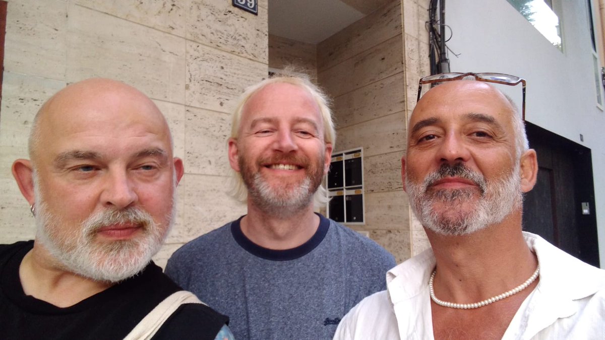 Gazz1975's tweet photo. A picture that says your happy.... look at me smile xx 👀 @Gaydrian #Twatted #Palma #Honeymoon https://t.co/ZRXL01oWt4