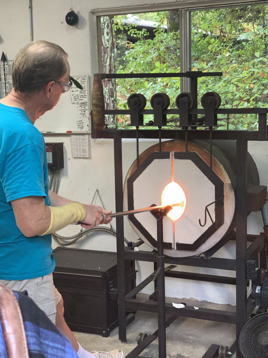 mrimfeldart's tweet photo. Checking out a #glassblowing demo #cedarcreekgallery https://t.co/p5b5WVtb3H