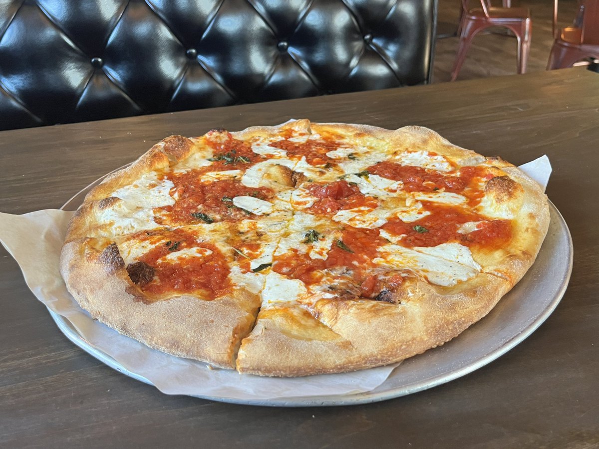 LifeByCompass's tweet photo. New Jersey doesn’t mess around with their #pizza - this was a small! #delicious 

#NewJersey 🍕 🍕 🍕 https://t.co/bNhOoVtQJZ